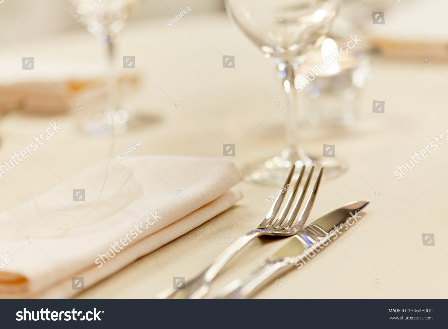 PowerPoint Template: banquet hall - tables set for meal (iklnlphhh)