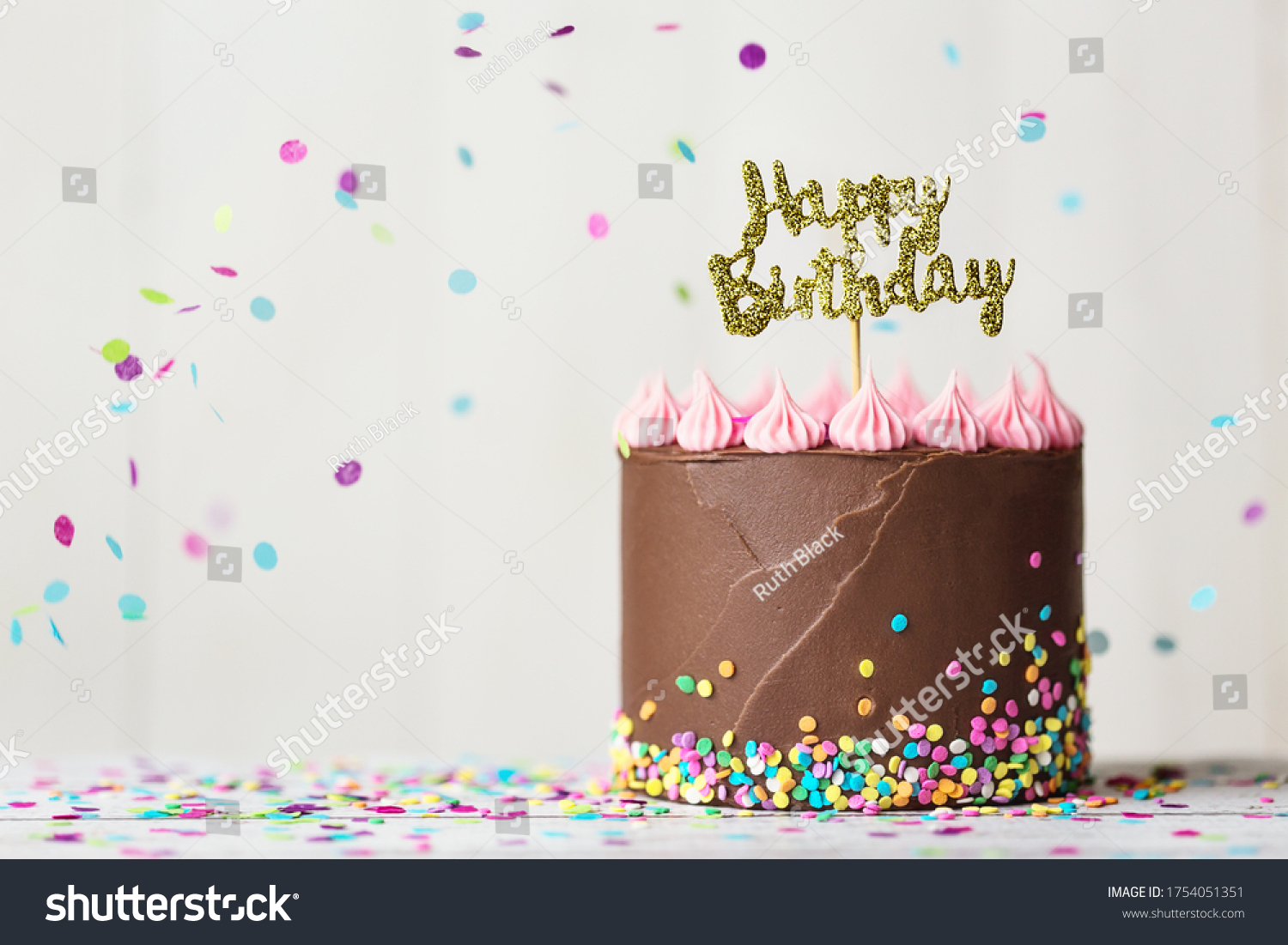 presentation of birthday cake