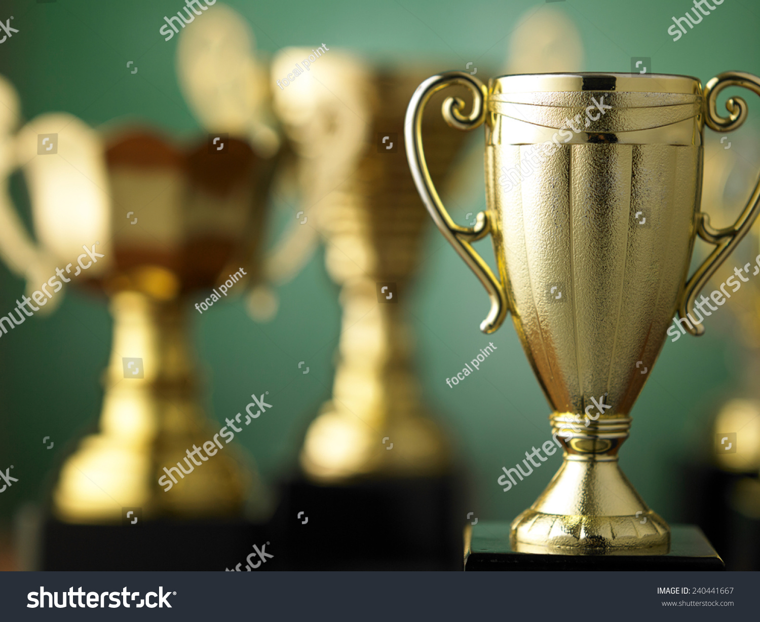 powerpoint-template-award-trophy-for-champion-jlhllinno