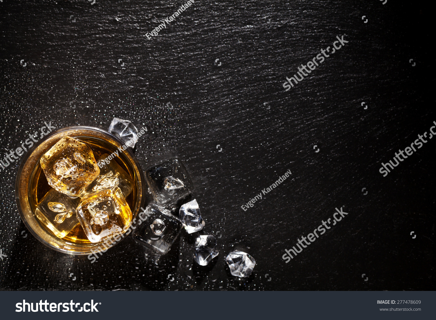 PowerPoint Template: alcohol - glass of whiskey with ice (joolopnhu)