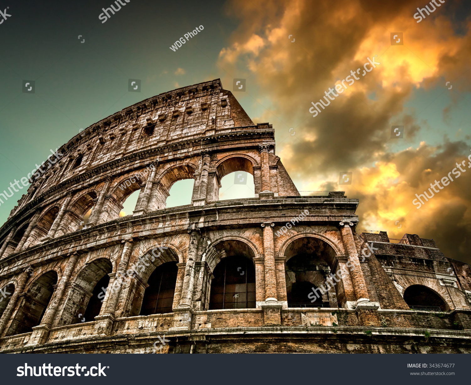 PowerPoint Template: Colosseum In Rome With Sky (klknolnoo)