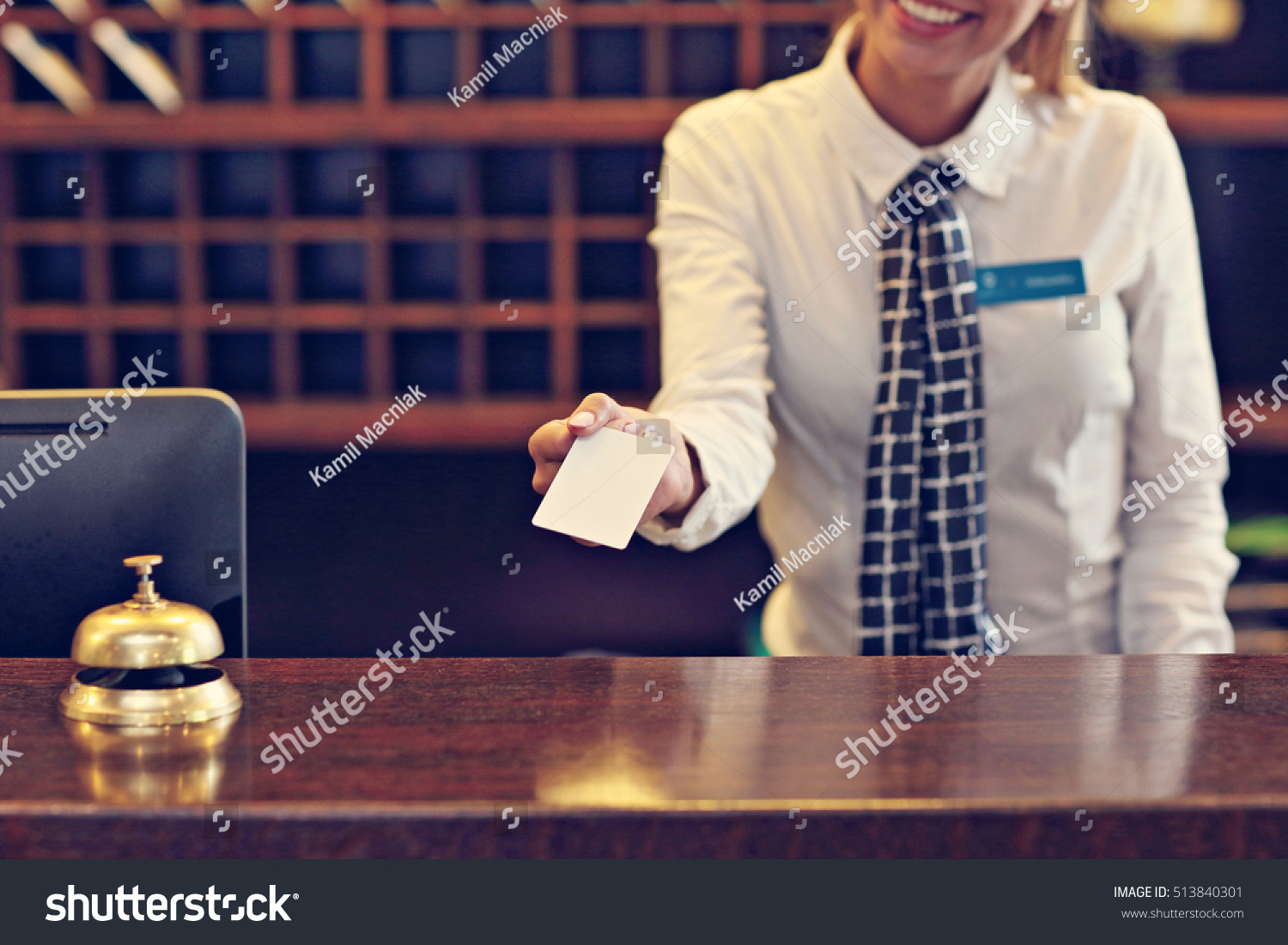 front desk clerk hotel responsibilities