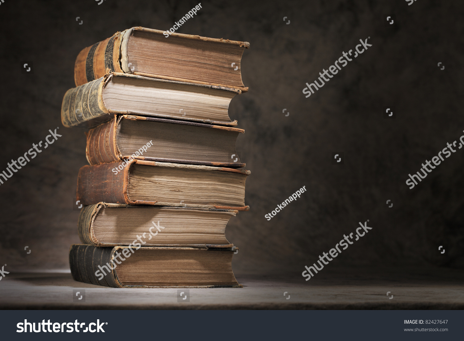 PowerPoint Template: stack of old books (pjljonlo)