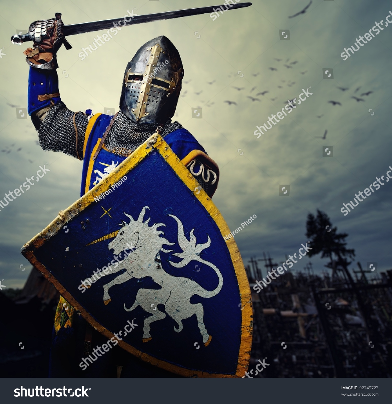 PowerPoint Template: history - medieval knight against hill full (ujoluojk)